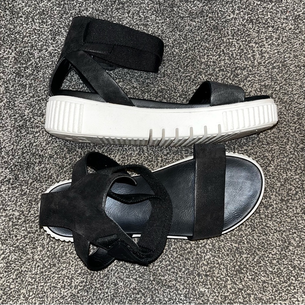 MIA | black strap sandals